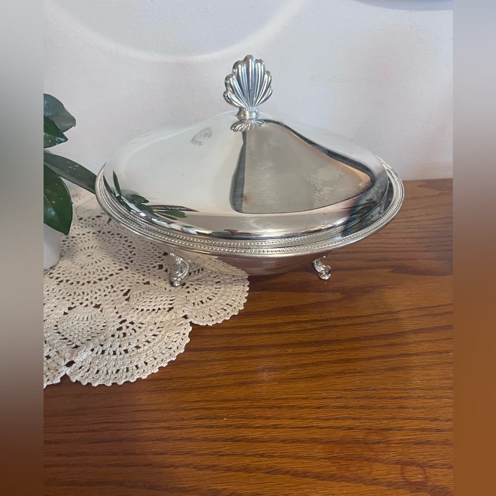 Oneida Silver-Tone Covered 3 footed Serving Dish with lid